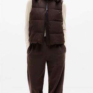 Brand new! NWT Athleta Stratus Puffer Vest Size L, Truffle